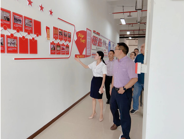 重庆青年职业技术学院党委副书记、院长郭光亮一行莅临指导